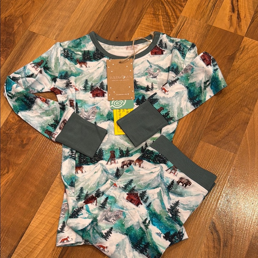 Winter mountains 2 piece kids unisex pajama set‎ NWT
